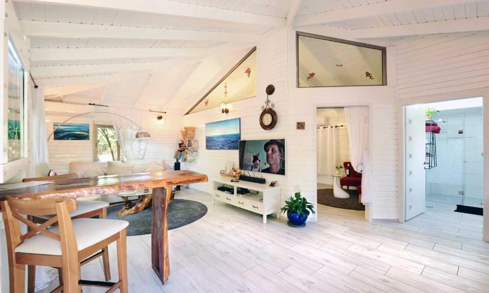 Lodge On The Sea Shave Ziyyon Exterior photo